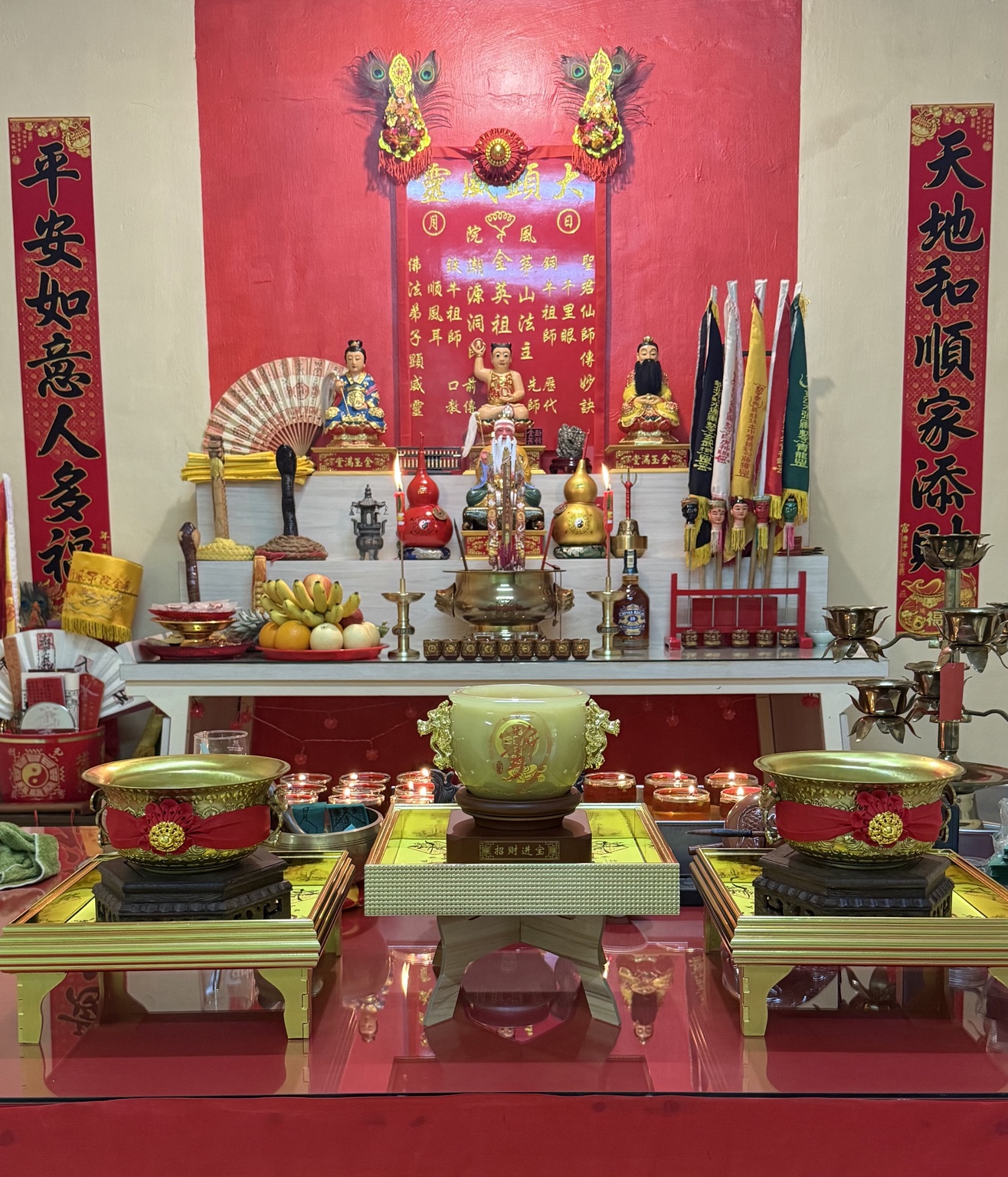 圣物福品与坛前陈列